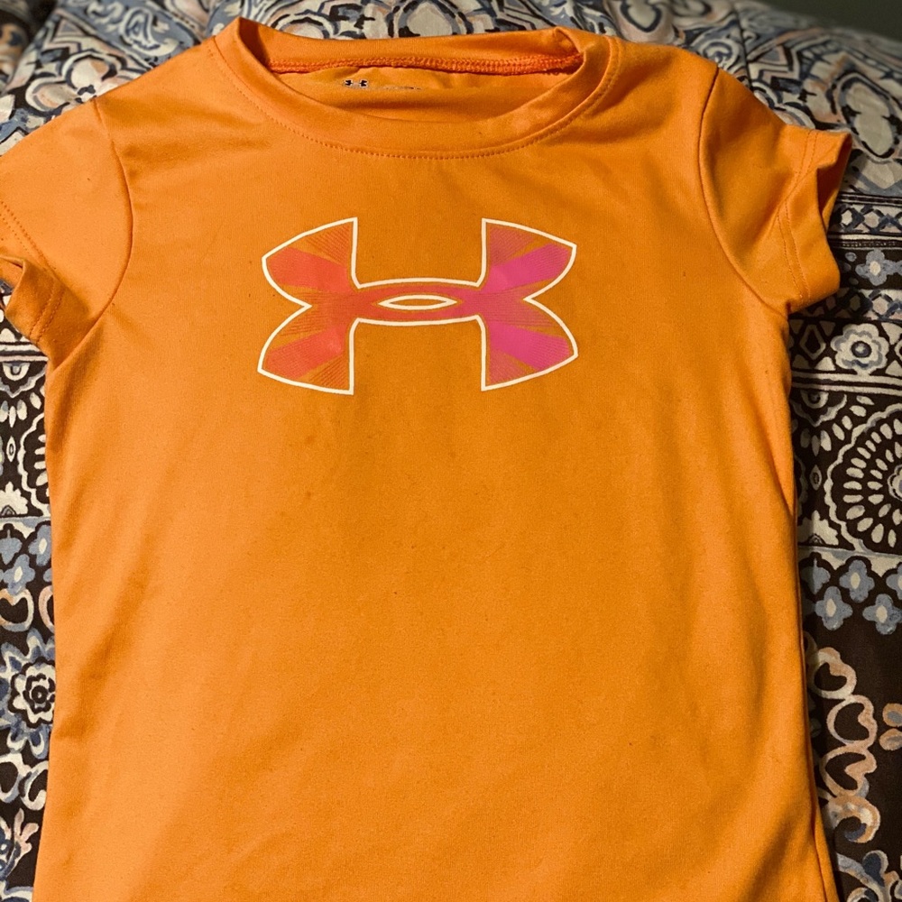 Toddler size 4 under armour top .